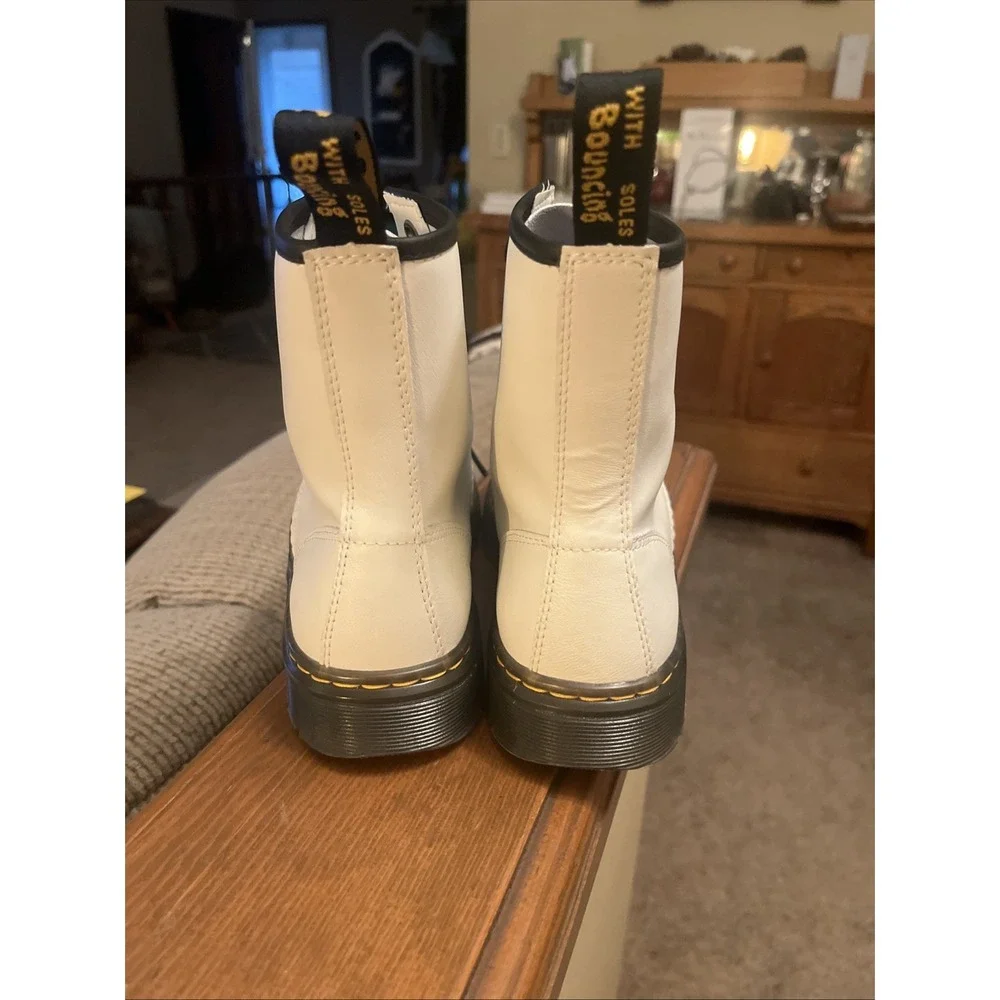 Drr. Martens product pair